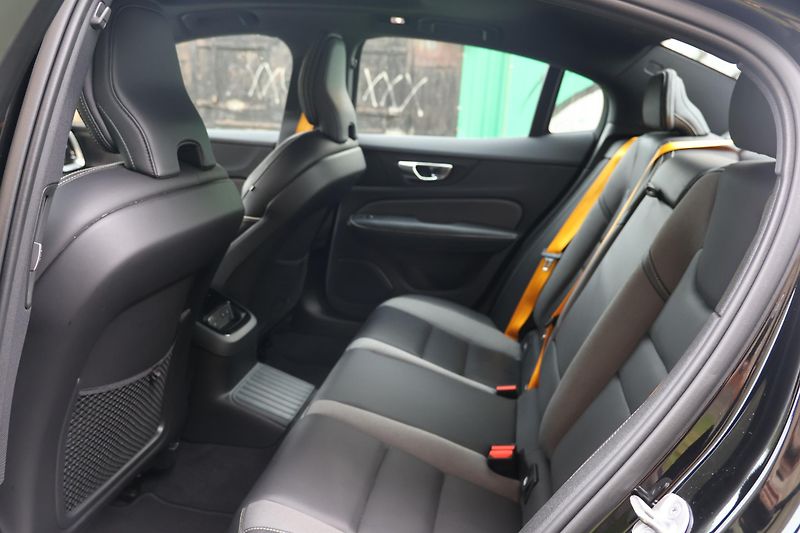 Volvo S60 (2022)  Polestar Engineered T8 AWD  - fotka 9 z 22