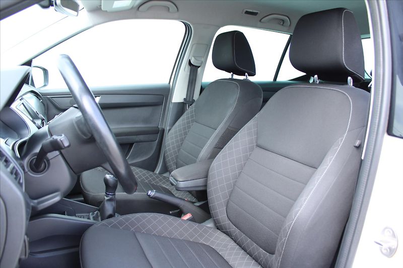 Škoda Fabia 1.2 TSI STYLE ČR - fotka 9 z 22