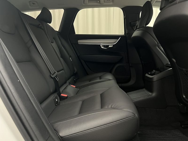 Volvo V90 T6 AWD DARK PLUS RECHARGE AUT - fotka 21 z 46