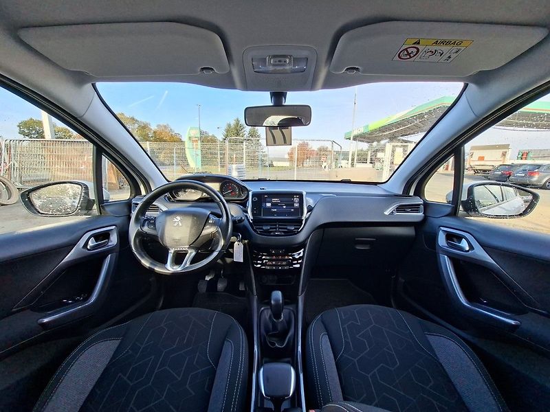 Peugeot 2008 1,2 PT 110k M5 2.MAJ - fotka 2 z 23