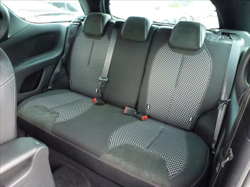 Citroën DS3 1,6 16V VTi THP SportChic - fotka 19 z 51