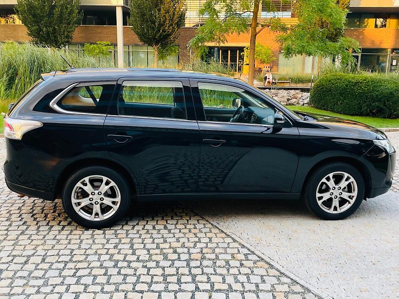 Mitsubishi Outlander 2.0i 1.MAJITEL KAMERA TAŽNÉ - fotka 9 z 43