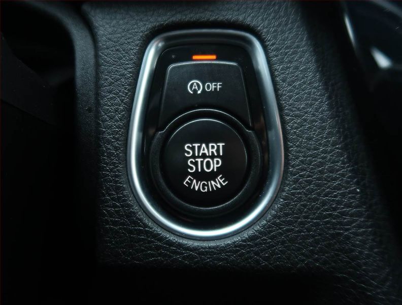BMW Řada 3 (2018) 340 i xDrive, 4X4, Automat - fotka 18 z 22