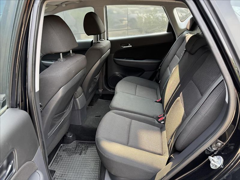 Hyundai i30 1,4 i Trikolor Plus ČR - fotka 12 z 26