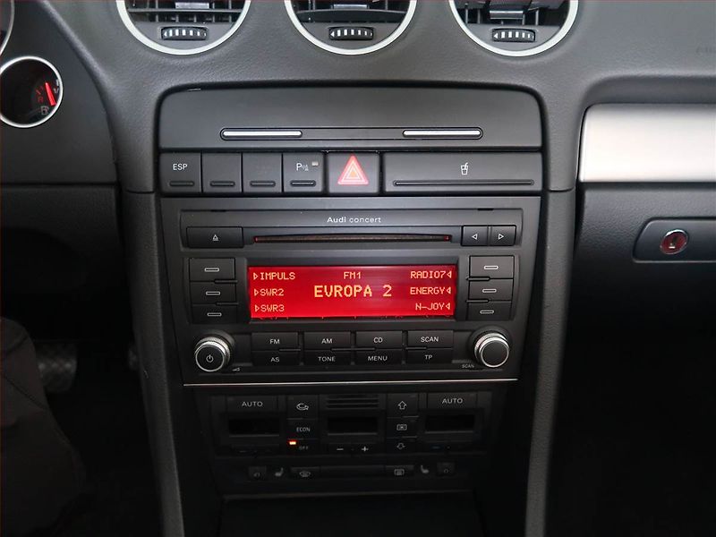Audi A4 (2008) S-Line 1.8 T, Serv.kniha - fotka 11 z 13