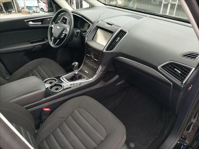 Ford Galaxy 2,0 TDCi AWD 7míst Titanium - fotka 15 z 29