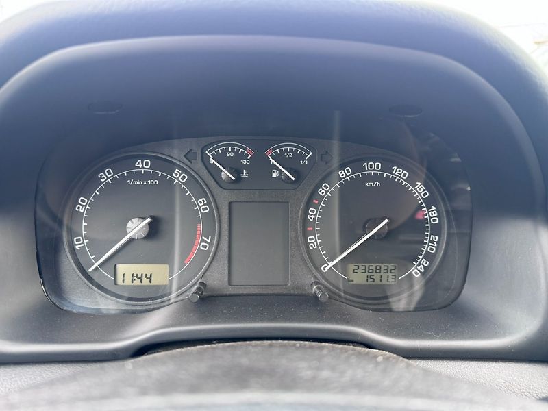 Škoda Octavia (2003) 1,6 MPI 75 KW KOLA 2. MAJ - fotka 24 z 44
