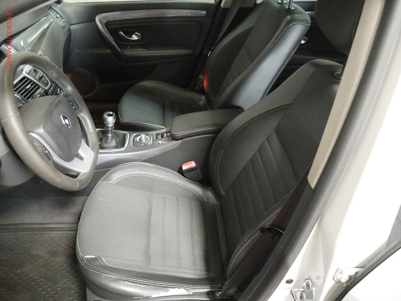 Renault Laguna (2010) 1.5 dCi, Navi, AC - fotka 9 z 19