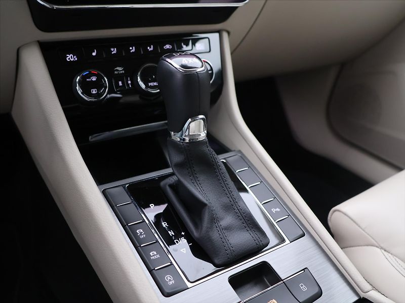 Škoda Superb 2,0 TDI DSG 4x4 CZ Style DPH - fotka 25 z 34