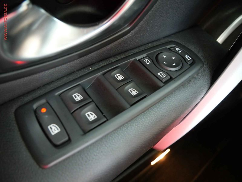 Renault Fluence (2010) 1.6i, ČR, Navi, AC - fotka 14 z 21