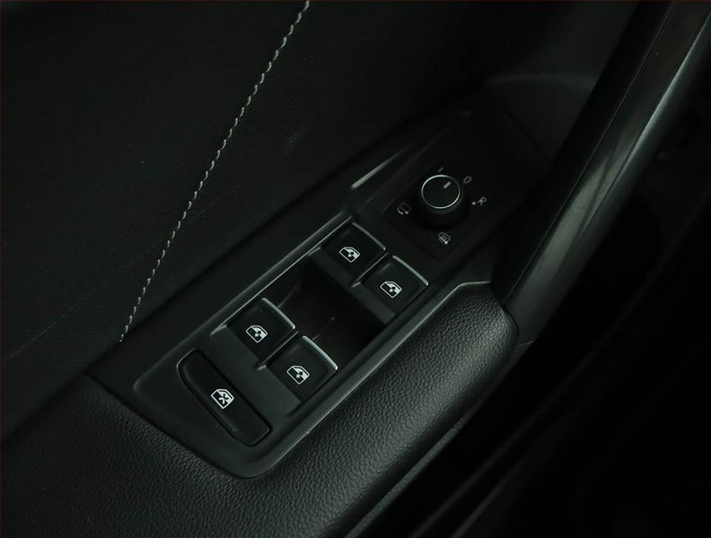 Volkswagen Tiguan Allspace (2023) R-Line 2.0 TDI - fotka 17 z 17