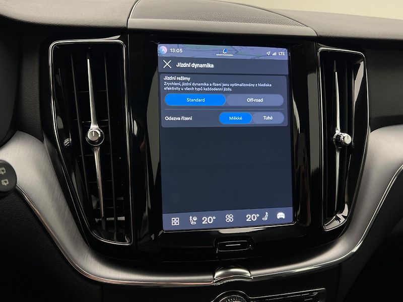 Volvo XC60 B4 AWD MOMENTUM PRO AUT - fotka 30 z 40