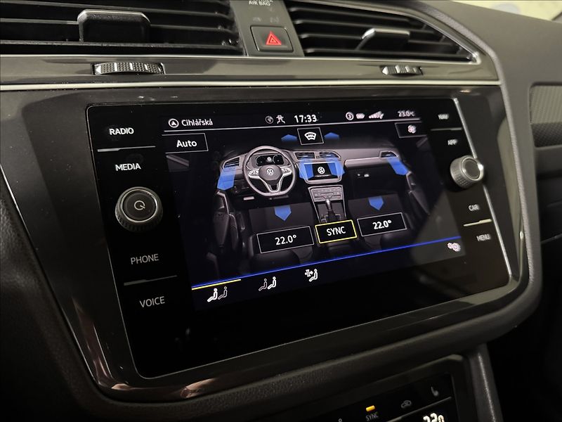 Volkswagen Tiguan 2,0 TDi  DSG R-Line IQ Light K - fotka 36 z 46