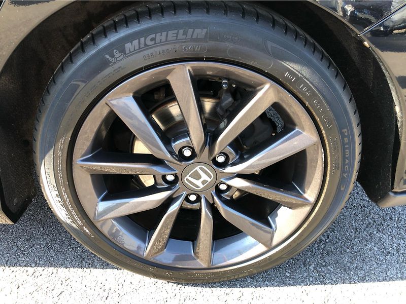 Honda Civic 1.0 VTEC Elegance - fotka 14 z 28