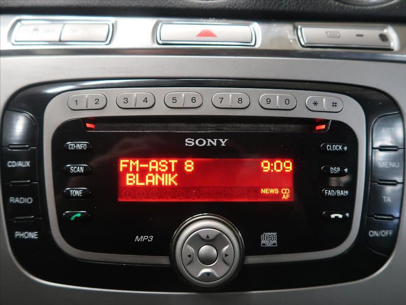 Ford S-MAX 2,0 TDCi 96KW AT Titanium - fotka 25 z 31