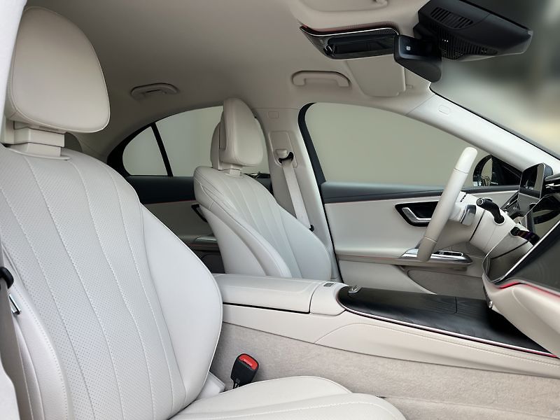 Mercedes-Benz Třídy E 220d 4MATIC Avantgarde - fotka 16 z 20
