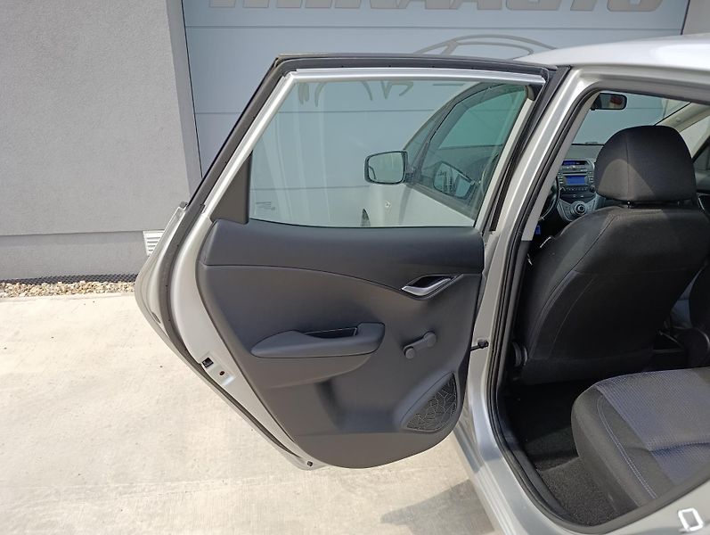Hyundai ix20 1.4CVVT 66kW ČR 1.MAJITEL DPH - fotka 26 z 30