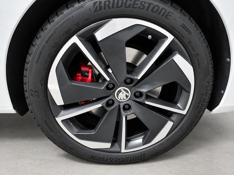 Škoda Octavia (2022) RS 2.0 TFSI 180 KW - fotka 9 z 17