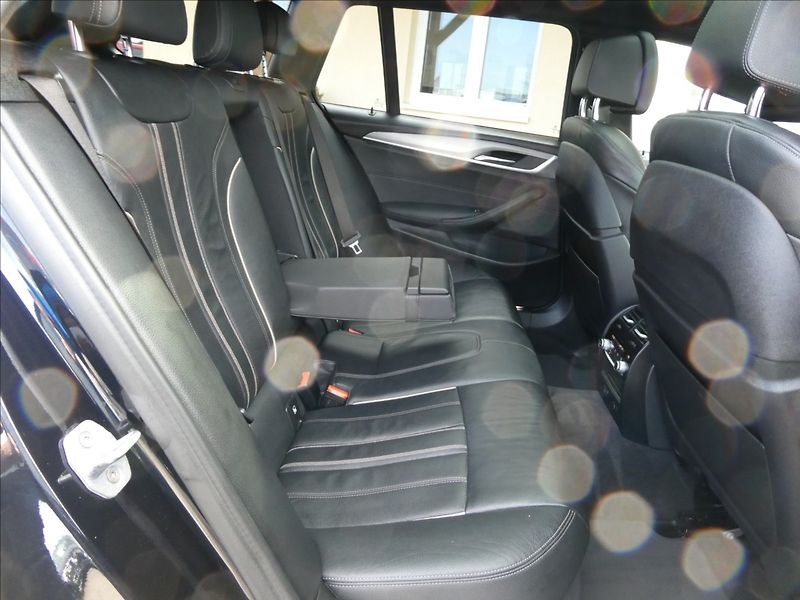 BMW Řada 5 3,0 540d xDrive 235kW MPaket,D - fotka 29 z 50