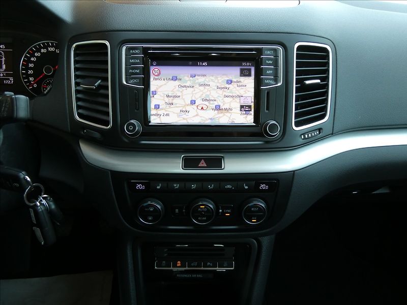 Volkswagen Sharan 2,0 TDi 110kW webasto, 2x kola - fotka 31 z 50