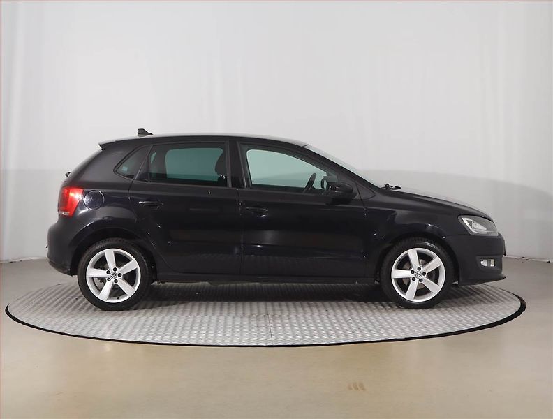 Volkswagen Polo (2012) 1.6 TDI, Automat, Navi, Xenony - fotka 6 z 19