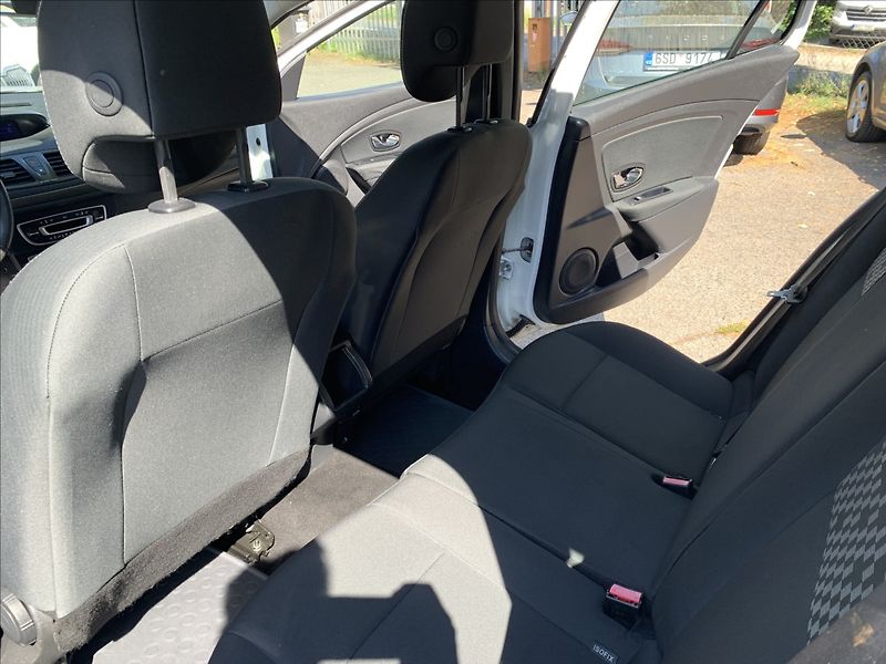Renault Mégane 1,5 DCi ČR,SERVISKA - fotka 14 z 18