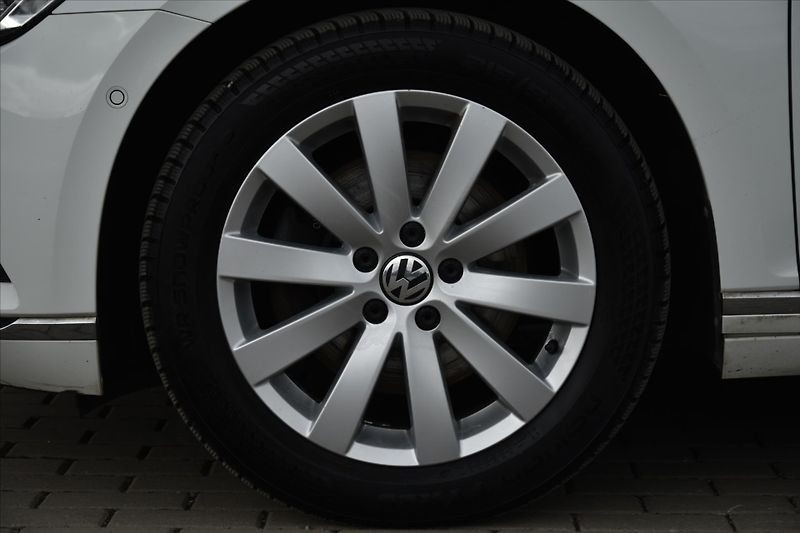 Volkswagen Passat 2.0TDi 140kW 4MOTION HIGHLINE - fotka 9 z 25