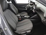Peugeot 2008 (2022) Allure 1.2 PureTech, Automat - náhled 9