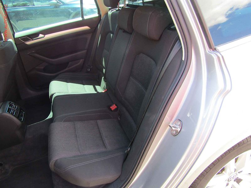 Volkswagen Passat (2018) 2.0 TDi, Comfortline, DSG - fotka 10 z 14