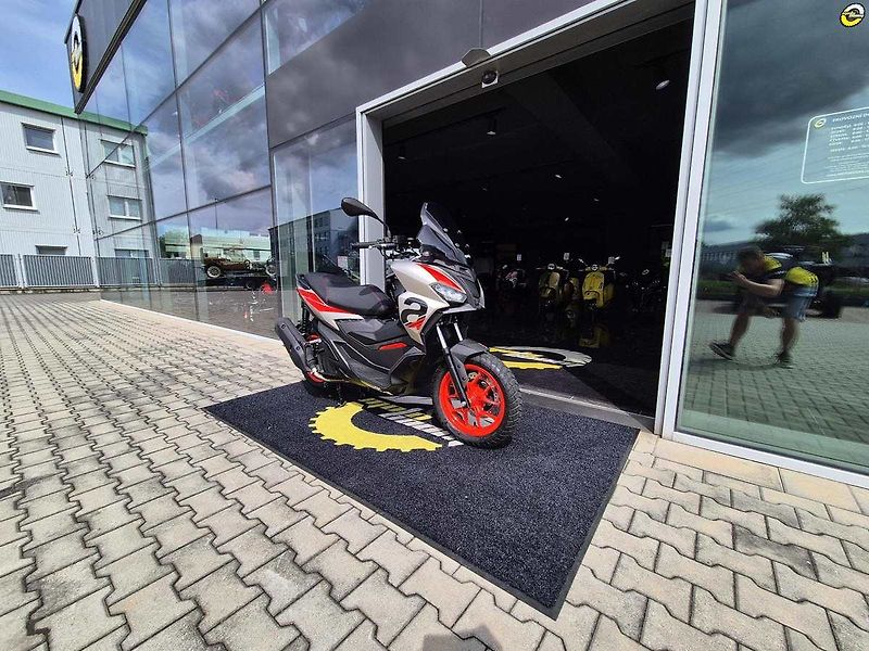 Aprilia SR GT 125 (2026) SPORT - AKČNÍ CENA - fotka 43 z 62