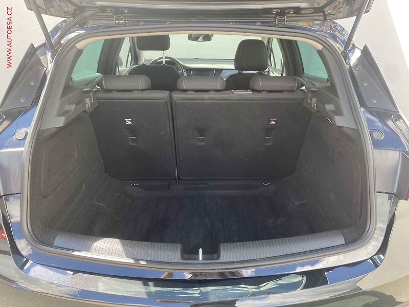 Opel Astra (2018) 1.4T, Navi, +kola - fotka 7 z 20