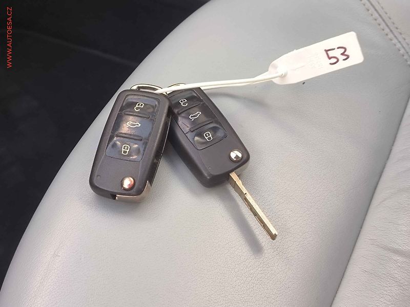 Škoda Octavia (2011) 2.0 TDi, ČR, Xenon, navi - fotka 22 z 22