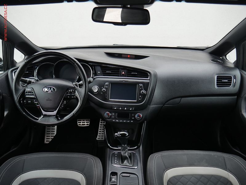 Kia Ceed (2019) 1.6CRDi, 2.maj,ČR, GT Line - fotka 8 z 25