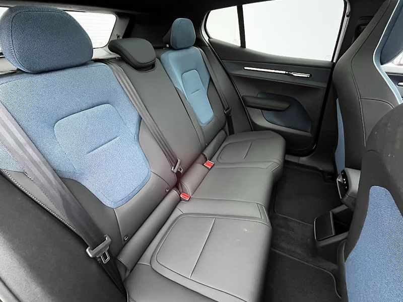 Volvo EX30 Ultra Twin Motor 315kW - fotka 21 z 26