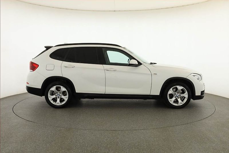 BMW X1 (2013) xDrive18d, 4X4, Automat, Navi - fotka 6 z 18