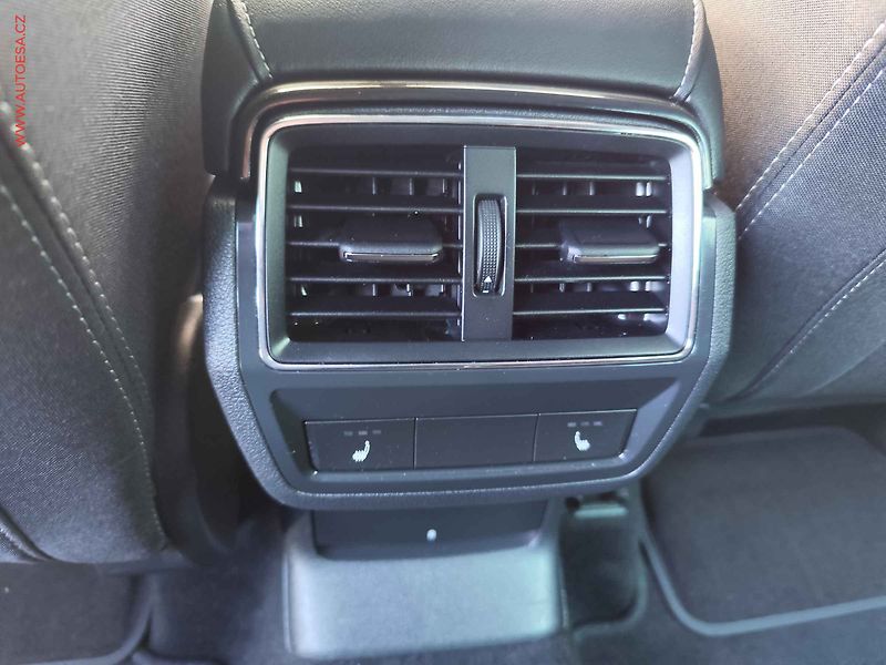 Škoda Karoq (2019) 2.0 TSi 4x4, SportLine, DSG - fotka 12 z 33