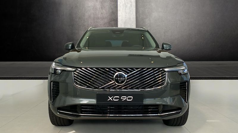 Volvo XC90 (2026) PLUS BRIGHT, B5 AWD, 184+10 kW - fotka 2 z 14