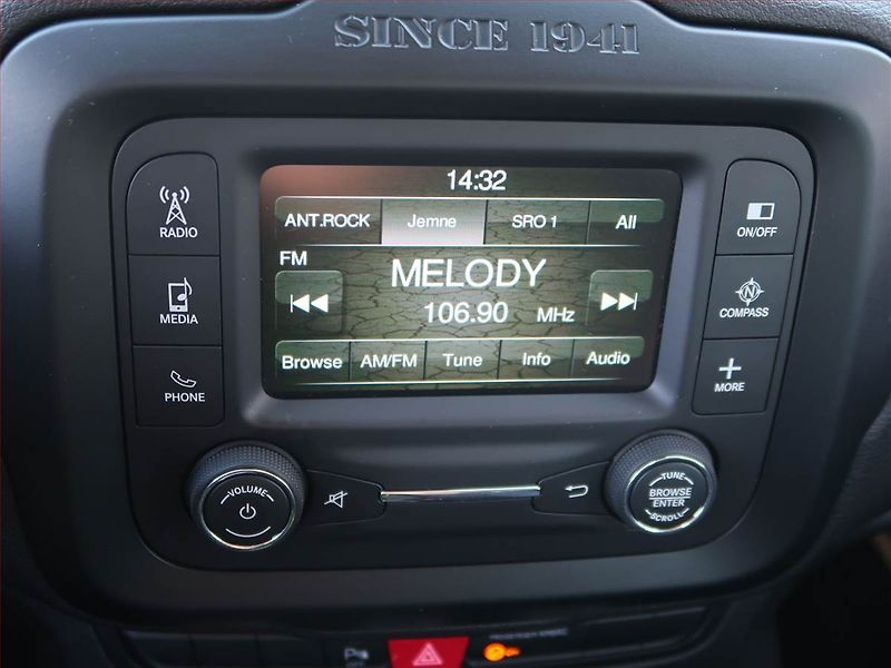 Jeep Renegade (2016) Longitude 1.6 E-torQ, Tempomat - fotka 12 z 17