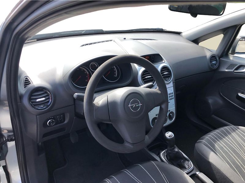 Opel Corsa 1.2 - fotka 3 z 27
