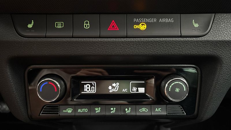 Škoda Fabia 1.0 TSI Ambition Combi - fotka 13 z 24
