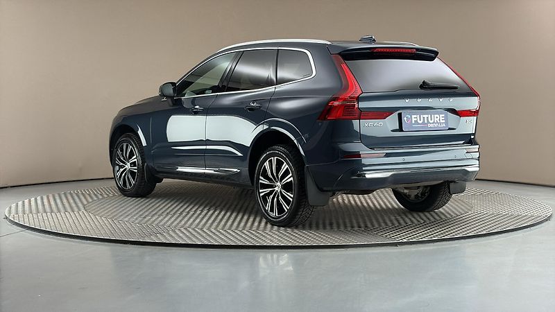 Volvo XC60 2.0 B5 AUT AWD Inscription - fotka 2 z 31