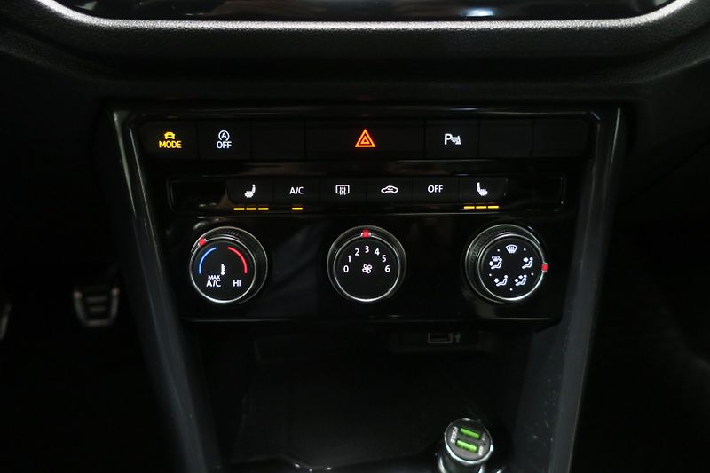 Volkswagen T-Roc (2019) Sport 1.5 TSI 110 kW manuál - fotka 32 z 47