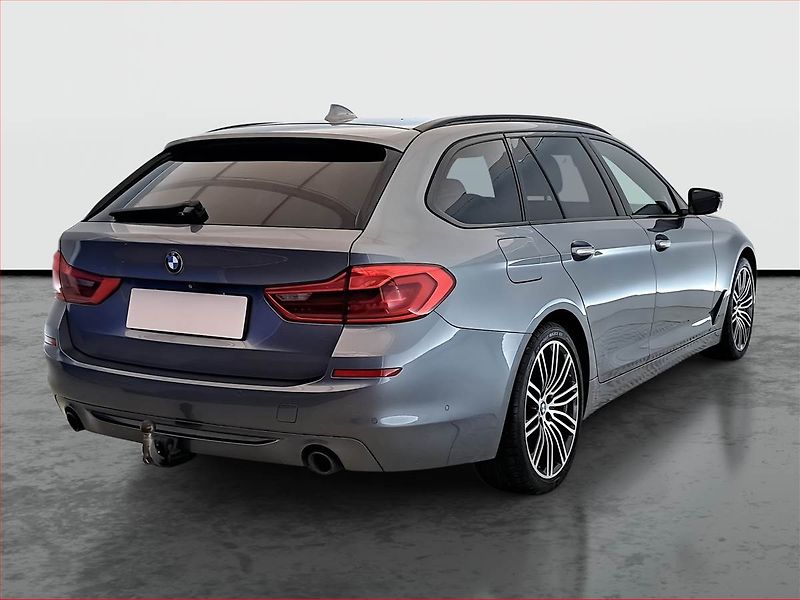 BMW Řada 5 (2017) Sport Line 530d xDrive, 4X4 - fotka 5 z 23