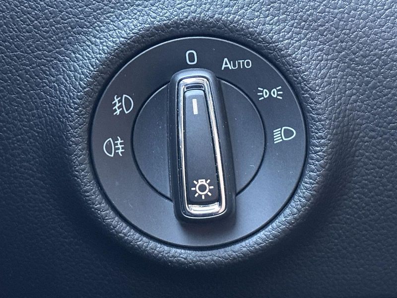 Škoda Superb (2023) Combi 2.0 TDI DSG Sportline - fotka 17 z 36