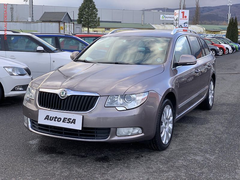 Škoda Superb (2010) 2.0 TDi, DSG, navi, xenon - fotka 3 z 23