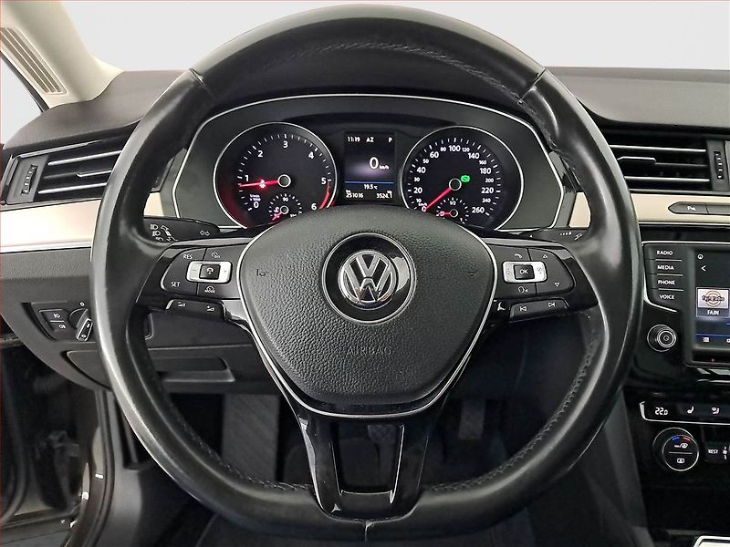 Volkswagen Passat (2017) 2.0 TDI, Automat, Serv.kniha - fotka 17 z 22