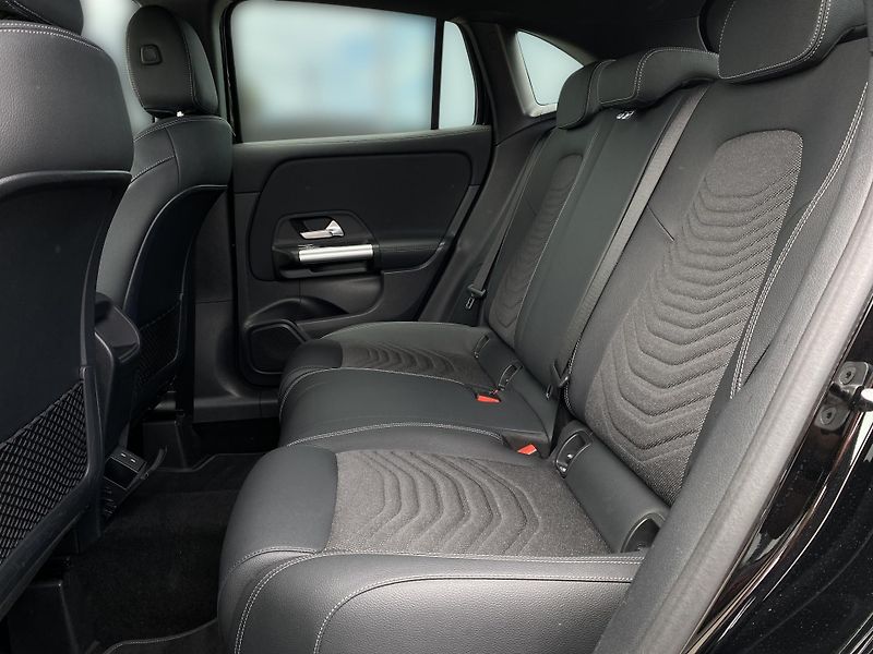 Mercedes-Benz GLA 180 d Progressive Advanced - fotka 11 z 27