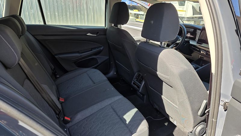 Volkswagen Golf (2025) 1.5 eTSI 85kW Life DSG7 Tažné - fotka 12 z 34