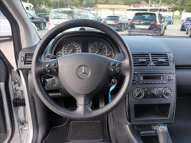 Mercedes-Benz Třídy A 1,5 160i,70kw,KLIMA,AUTOMAT - fotka 12 z 37