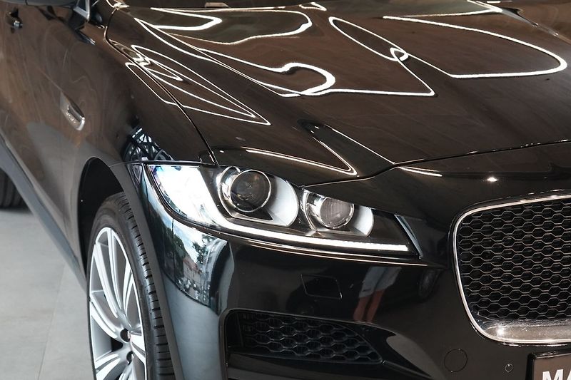 Jaguar F-Pace 30d AWD, PRESTIGE, Panorama - fotka 6 z 49